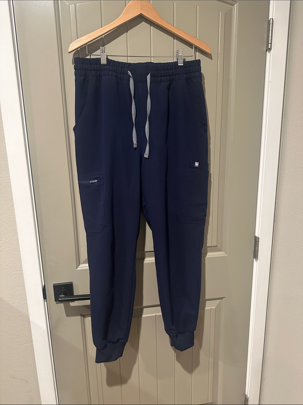 FIGS  Navy Jogger Pants L